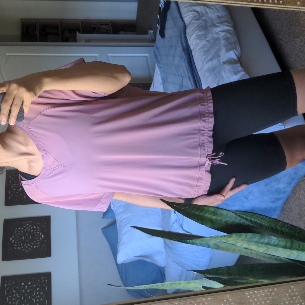 Lululemon since waist tee - size 8